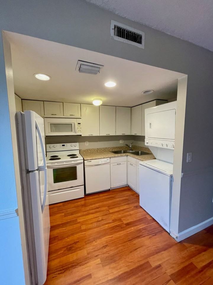 6083 Village Cir - Photo 4 of 16