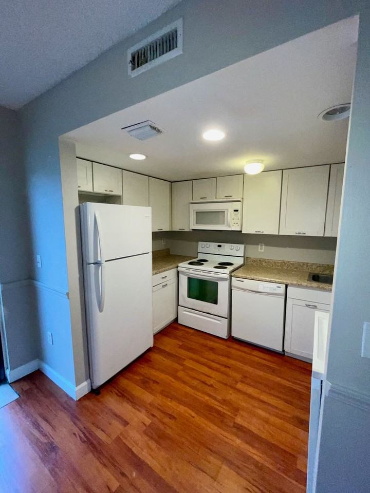 6083 Village Cir - Photo 5 of 16
