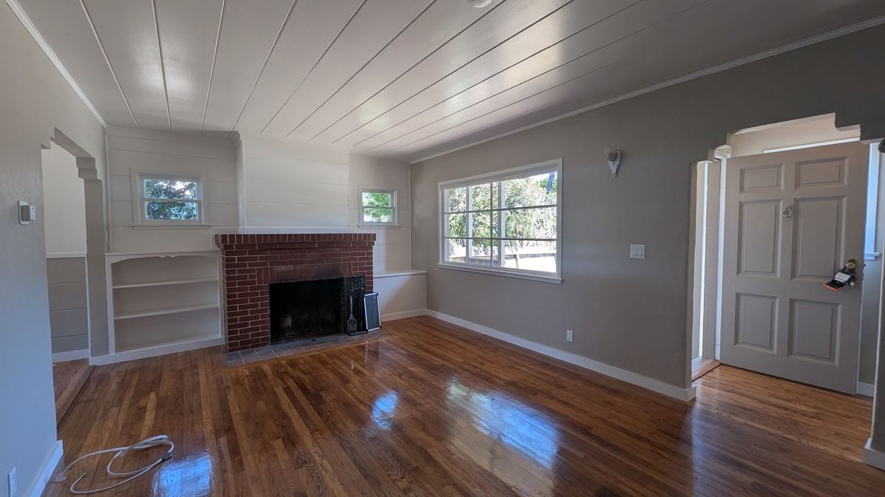 813 Cypress St - Photo 2 of 18