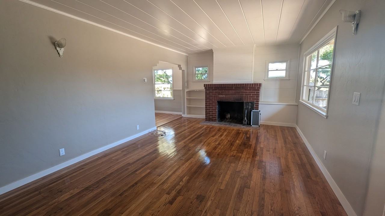813 Cypress St - Photo 4 of 18