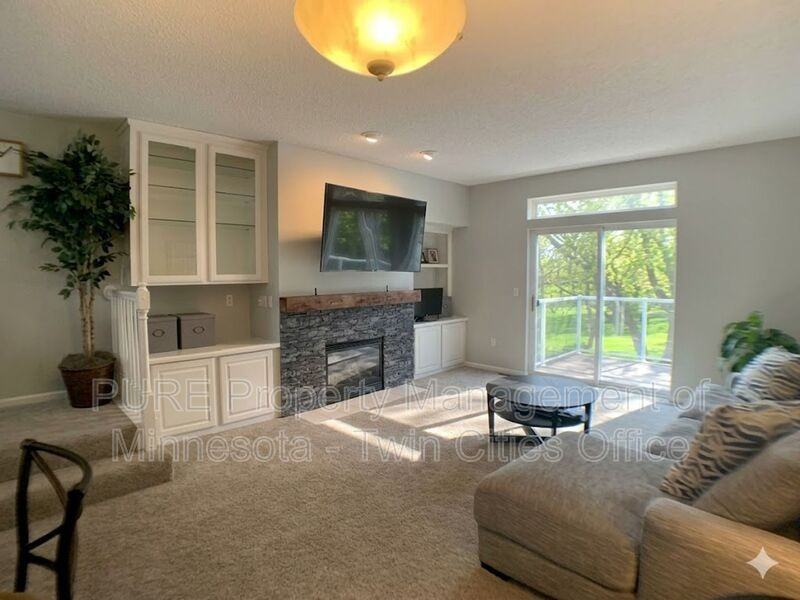 2245 Creekside Ct - Photo 4 of 30