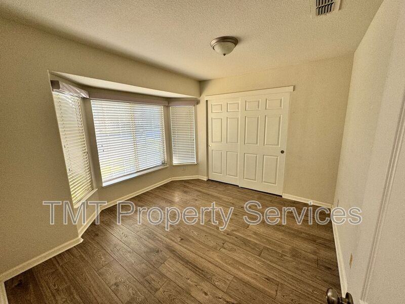 204 Sapphire Ct - Photo 2 of 13