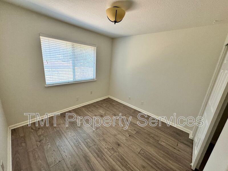 204 Sapphire Ct - Photo 6 of 13