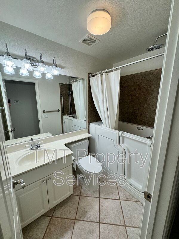204 Sapphire Ct - Photo 7 of 13