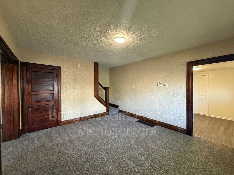 200 Hart St - Photo 2 of 12