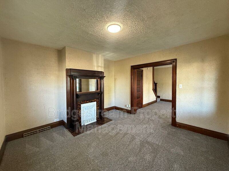 200 Hart St - Photo 4 of 12