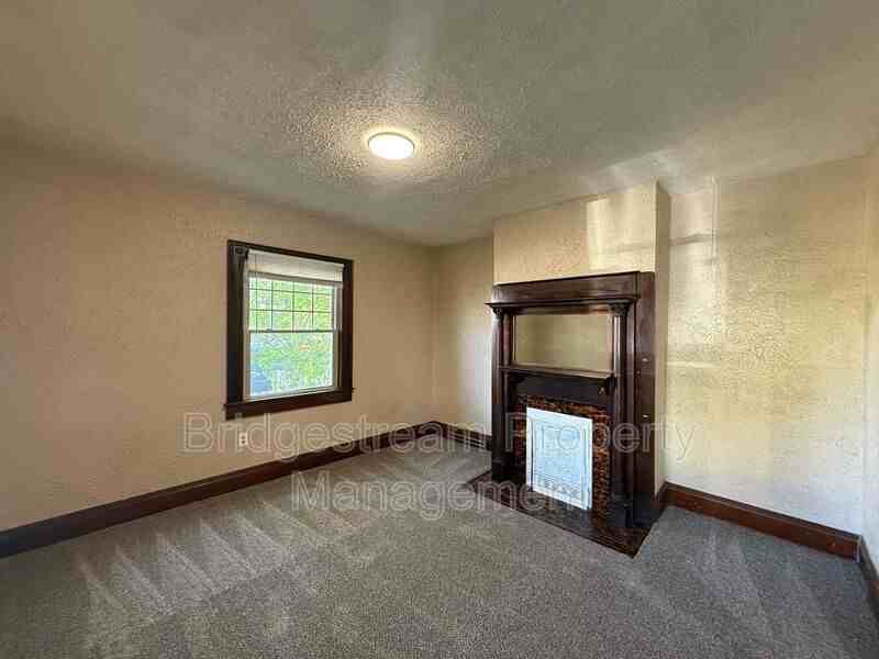 200 Hart St - Photo 5 of 12