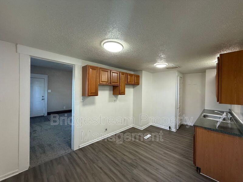 200 Hart St - Photo 6 of 12