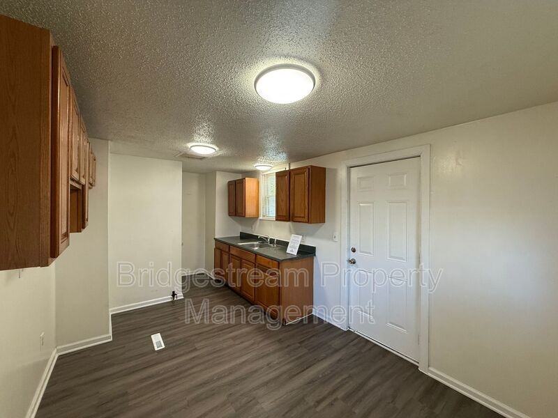 200 Hart St - Photo 7 of 12
