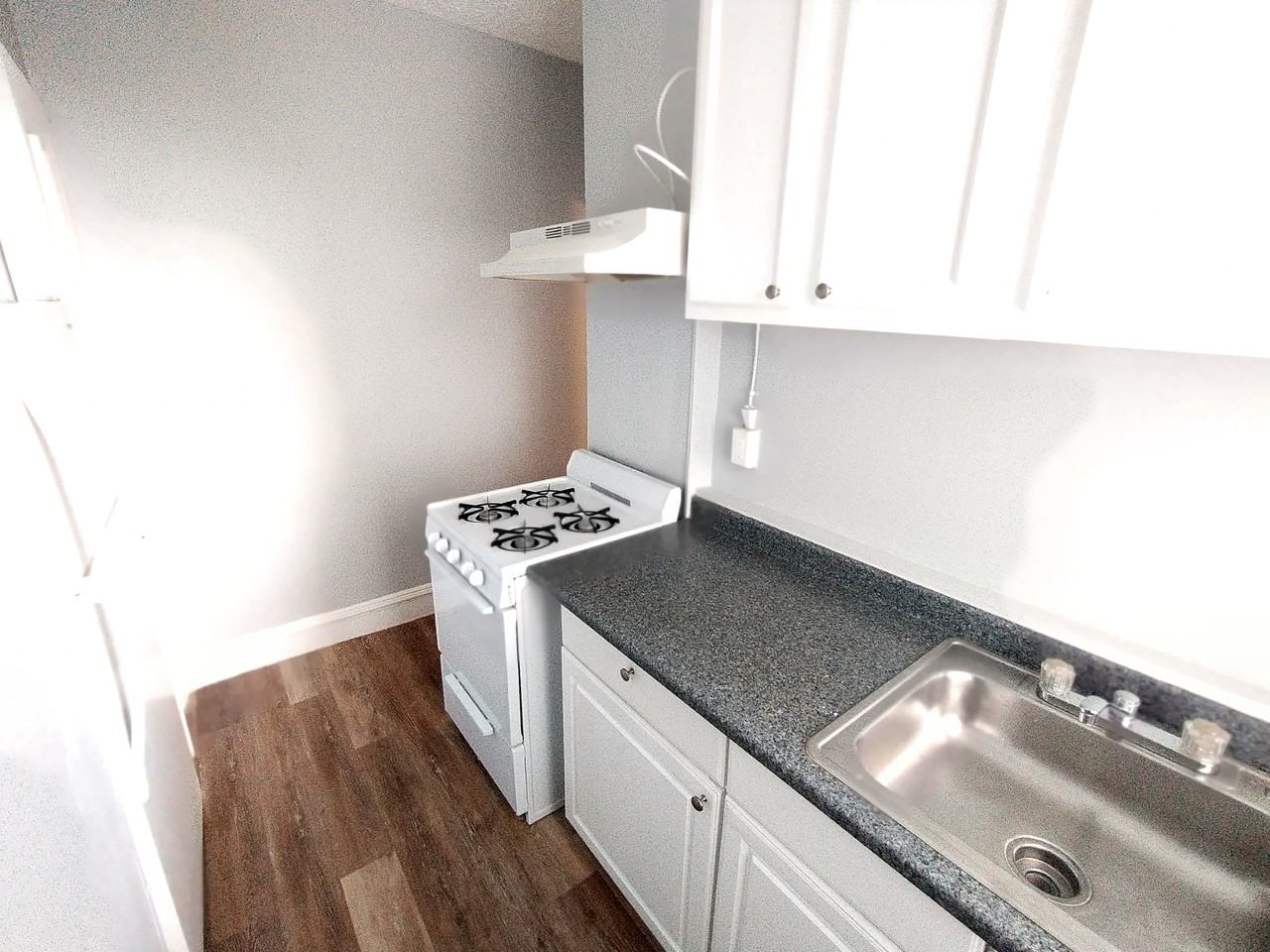 307 Dolphin St #4E - Photo 3 of 11