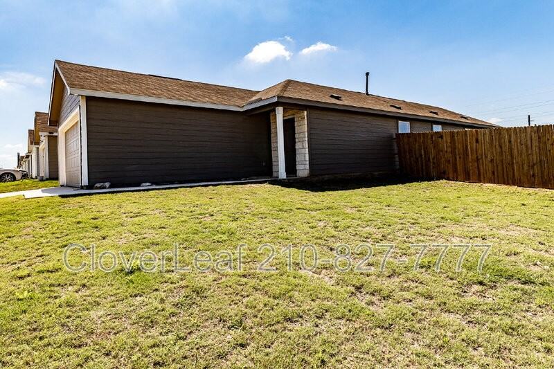 4407 Grassland Pass - Photo 3 of 34