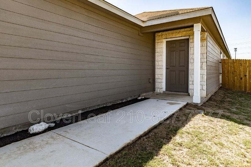 4407 Grassland Pass - Photo 4 of 34