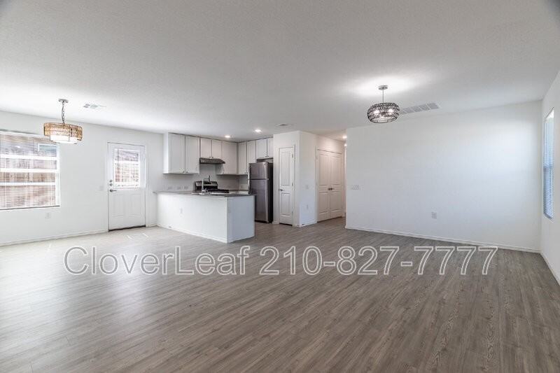 4407 Grassland Pass - Photo 6 of 34