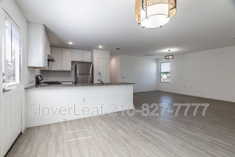 4407 Grassland Pass - Photo 7 of 34