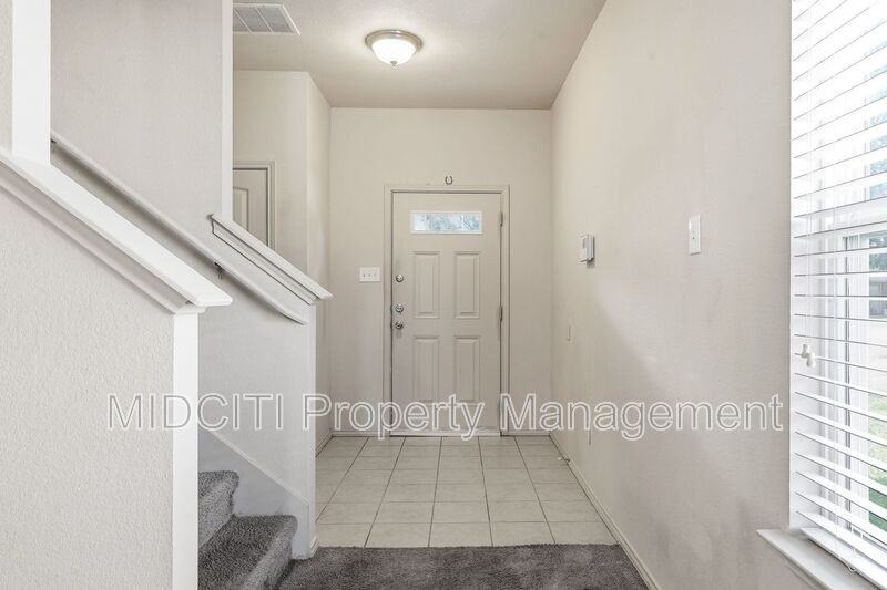 205 Tallow Trl - Photo 2 of 29