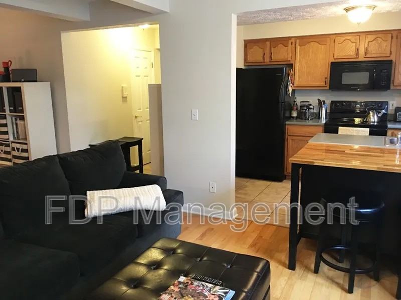 610 East Ave #2 - Photo 4 of 11