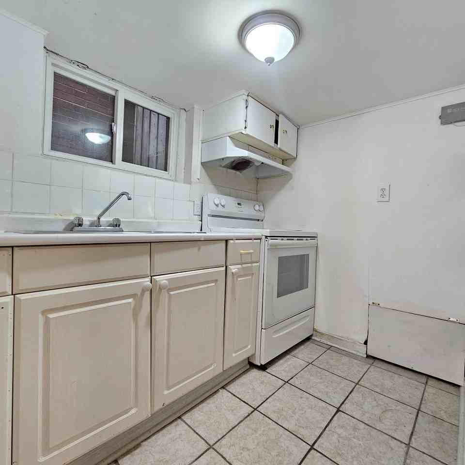 1659 Keele Street #b - Photo 7 of 9