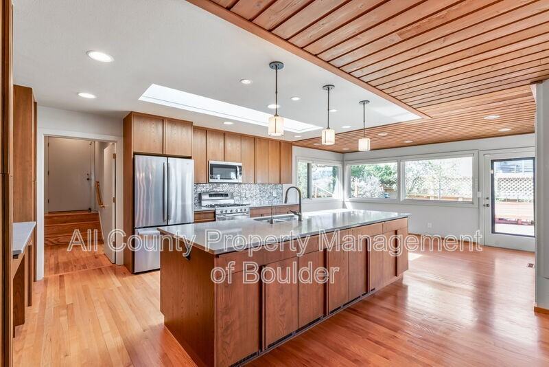 3155 Lafayette Dr - Photo 6 of 32