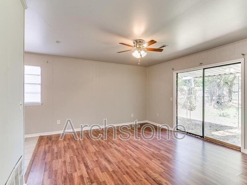 1424 Tanglewood Dr - Photo 3 of 38