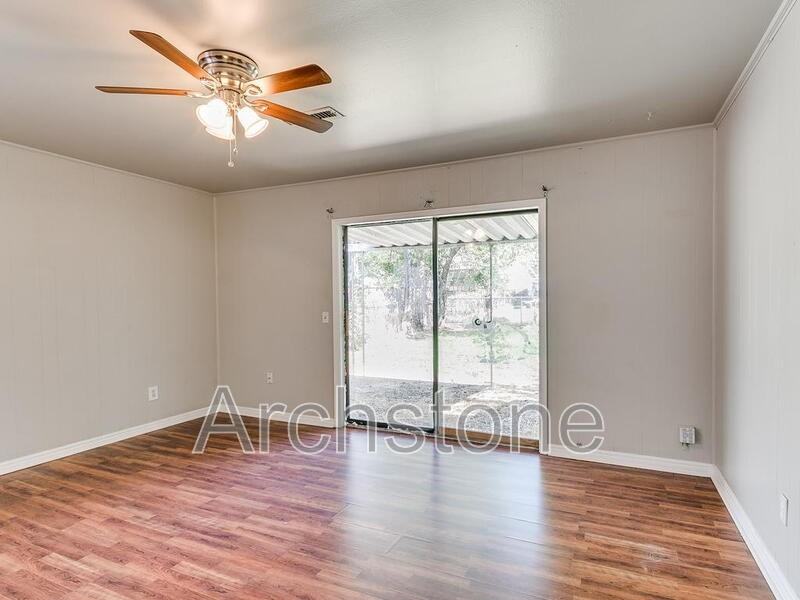 1424 Tanglewood Dr - Photo 4 of 38