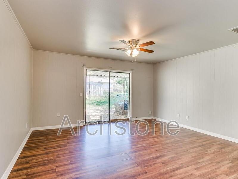 1424 Tanglewood Dr - Photo 5 of 38