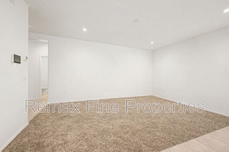 1566 E Fletcher Dr - Photo 7 of 25