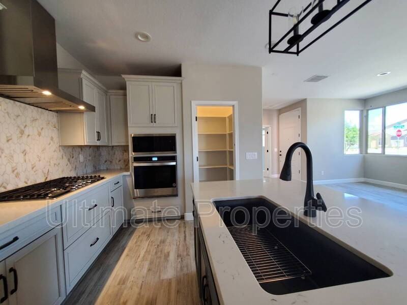 835 N 110th Ave - Photo 3 of 14