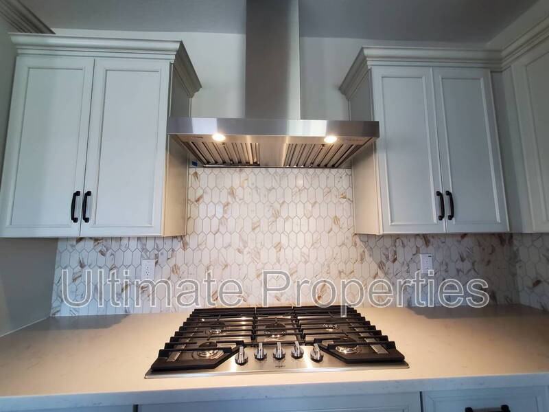 835 N 110th Ave - Photo 7 of 14