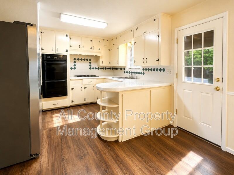 5016 Sabelle Ln - Photo 4 of 17