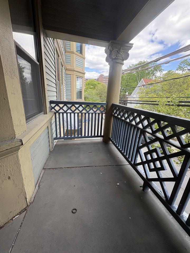 2 Pleasant Ave #3R - Photo 7 of 16