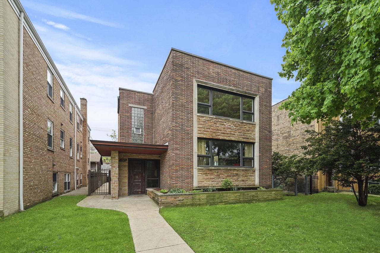 2545 W Lunt Ave #1 - Photo 2 of 20