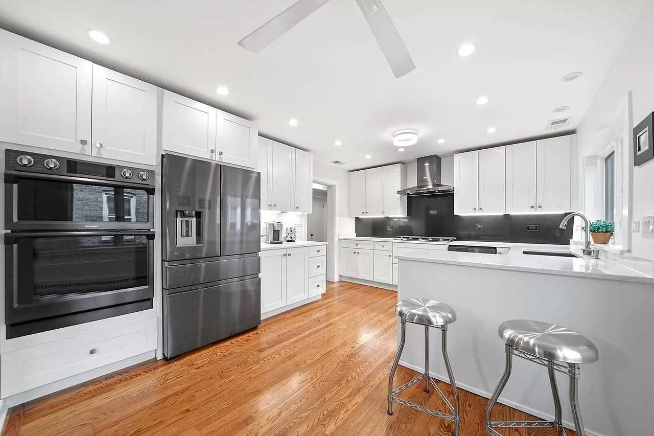 2545 W Lunt Ave #1 - Photo 6 of 20