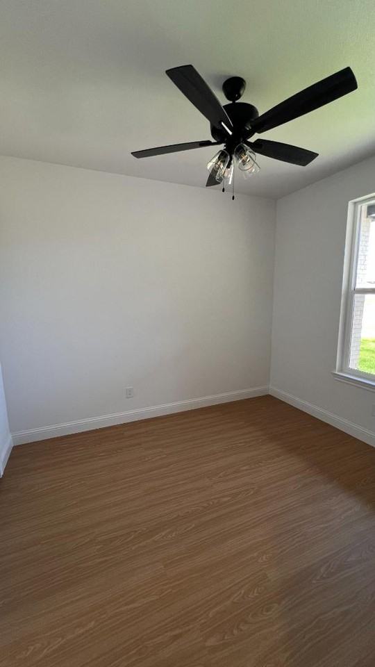 300 Woodstock Ln - Photo 5 of 11