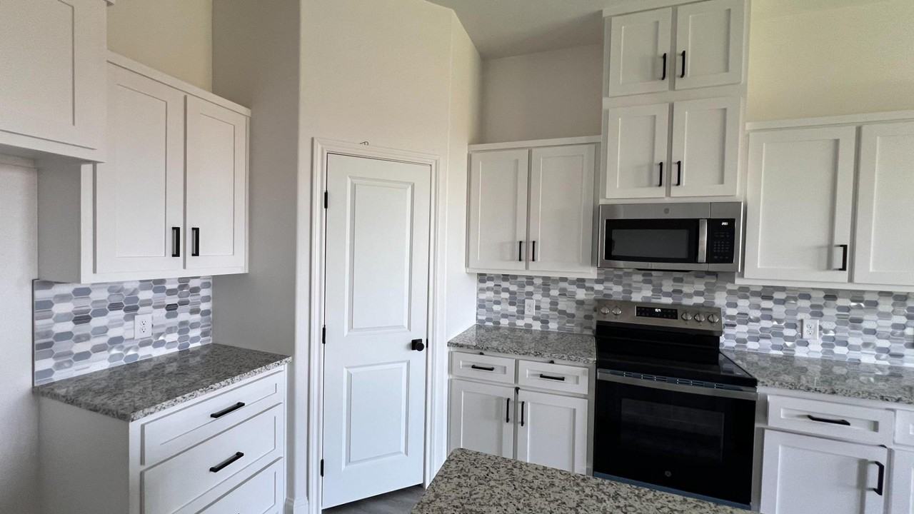 370 Kristie Path - Photo 2 of 11
