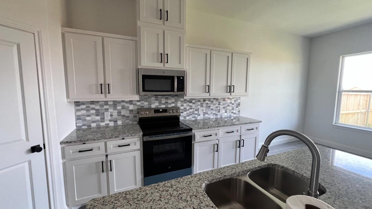 370 Kristie Path - Photo 4 of 11