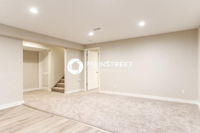 7083 Silverwind Cir - Photo 4 of 18