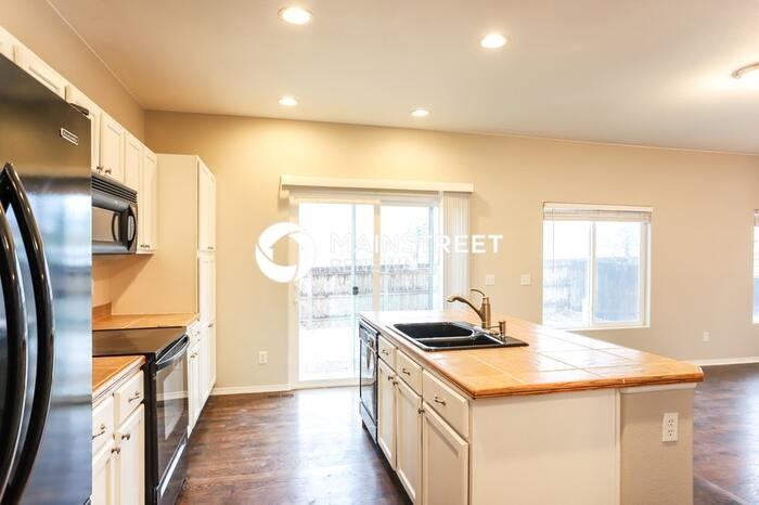 7083 Silverwind Cir - Photo 7 of 18