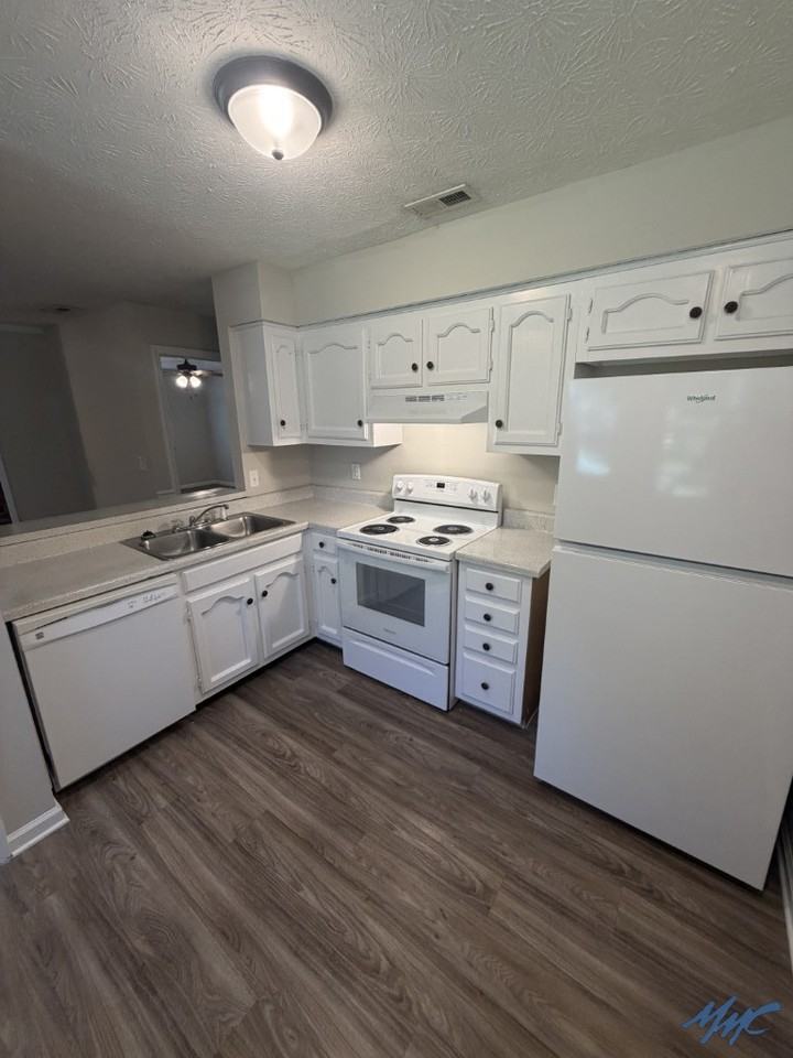 1248 Hamilton Dr - Photo 2 of 12