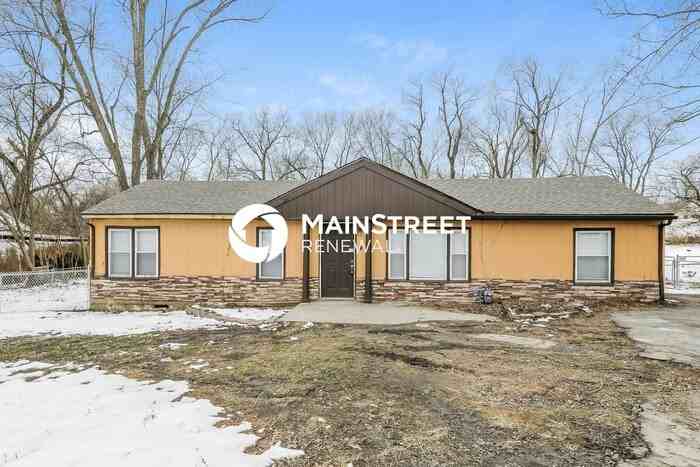 9516 Raytown Rd - Photo 3 of 16