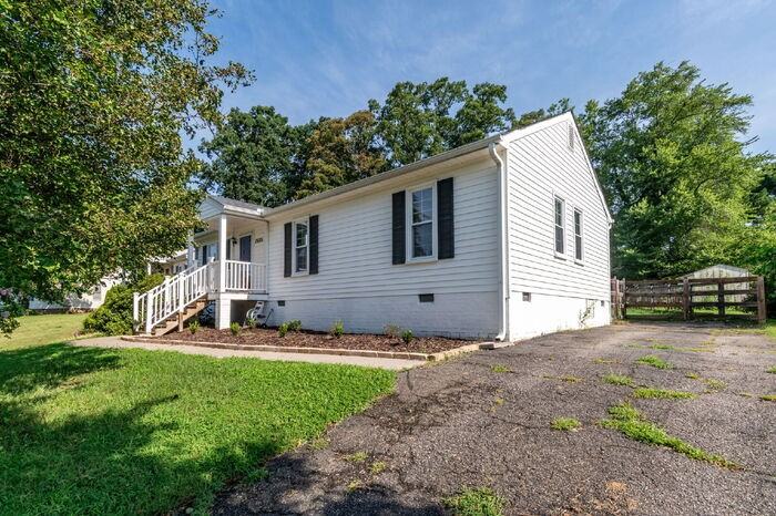 2520 Hickory Knoll Ln - Photo 4 of 25