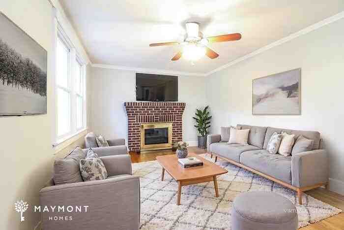 608 S Fairfield Rd - Photo 5 of 15