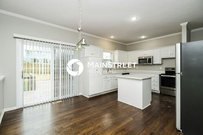 3308 Nw 84th Ter - Photo 4 of 19