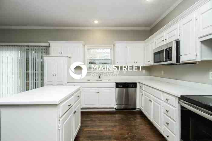 3308 Nw 84th Ter - Photo 5 of 19