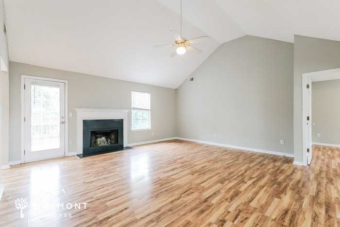 684 Spencer Ct - Photo 6 of 15