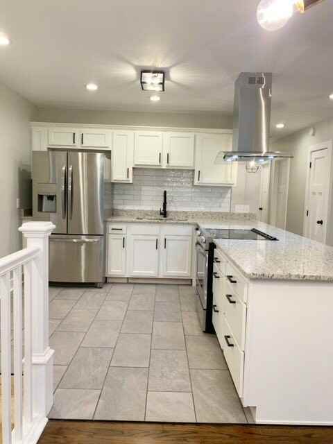 731 W 43rd St - Photo 6 of 20