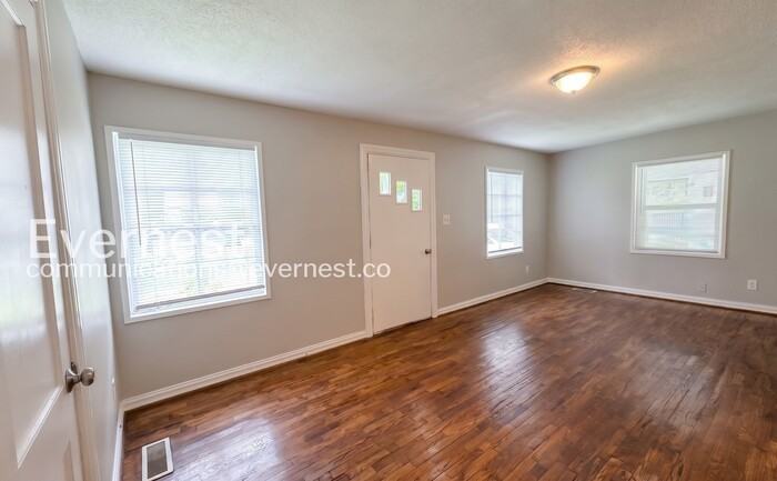 2109 29th Ave N - Photo 4 of 25