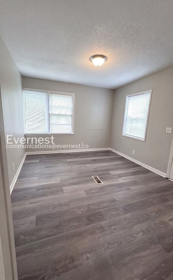 2109 29th Ave N - Photo 7 of 25