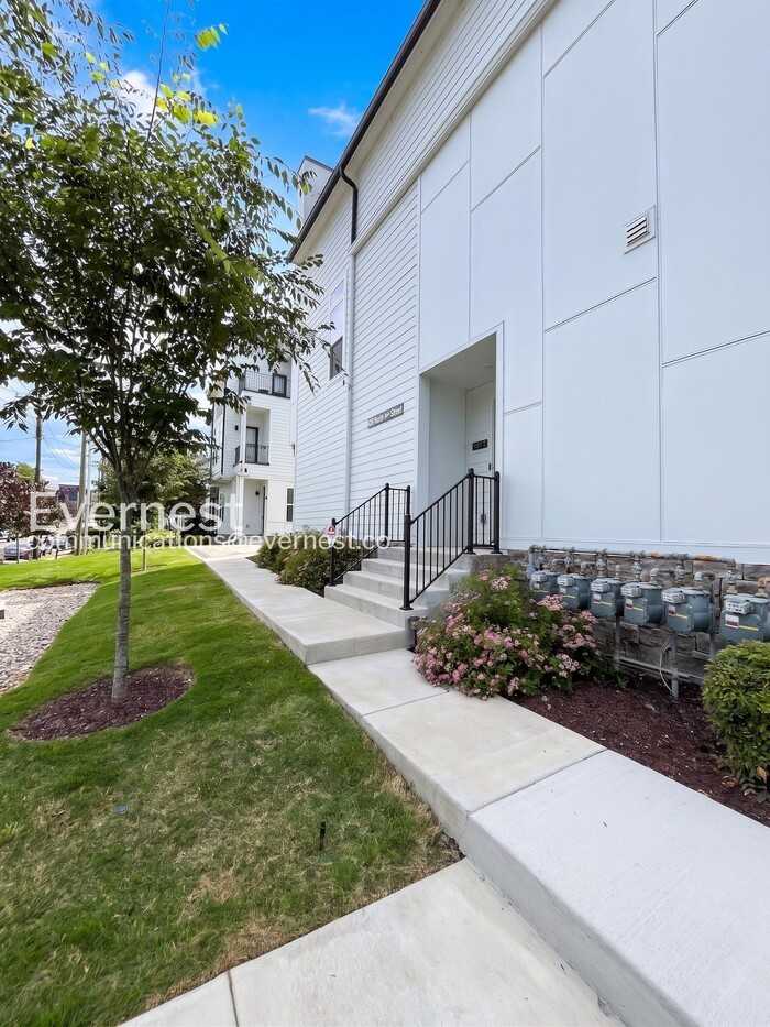 206 N 9th St #D - Photo 2 of 42