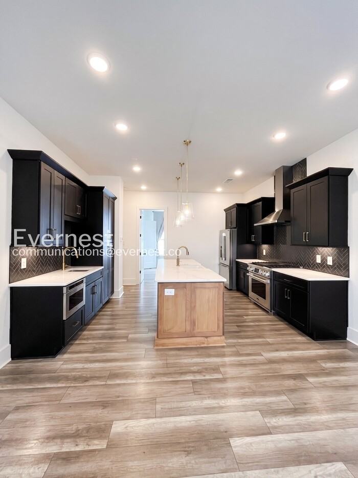 206 N 9th St #D - Photo 3 of 42