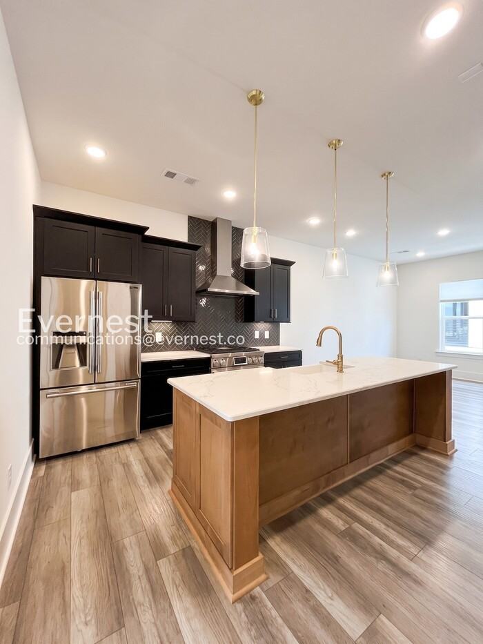 206 N 9th St #D - Photo 4 of 42